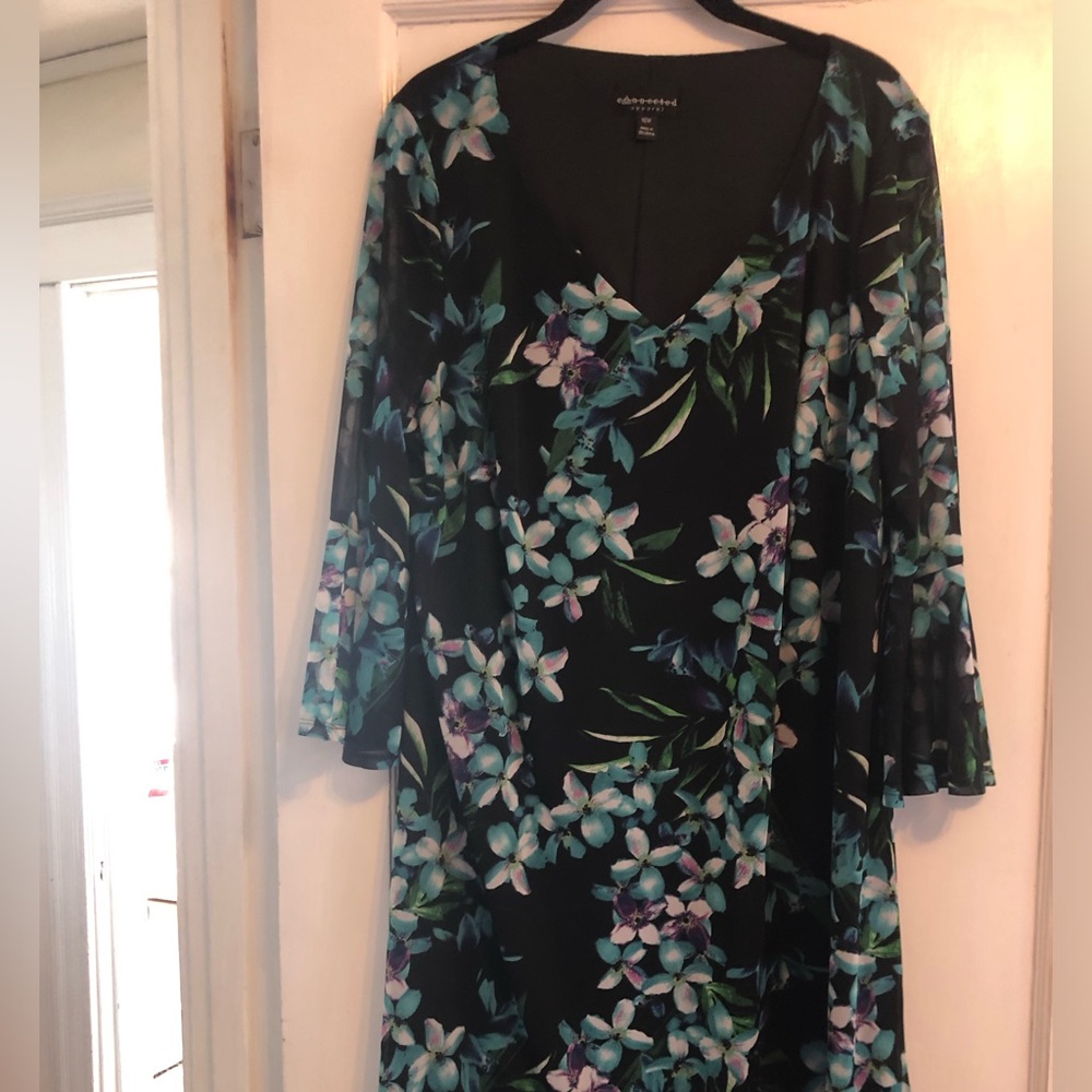 Black & aqua floral dress size 16W  Vneck knee length. Sheer ruffled long sleeve